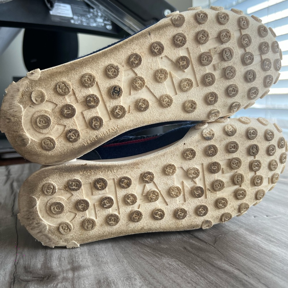 CHANEL 18k Interlocking CC Sneaker Size 6.5 Women’s (EU 37) - Picture 9 of 9